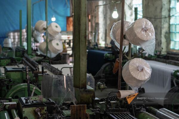 Мастерская армянских тканей на старом заводе красок в Эребуни (3 августа 2023). Еревaн - Sputnik Армения
