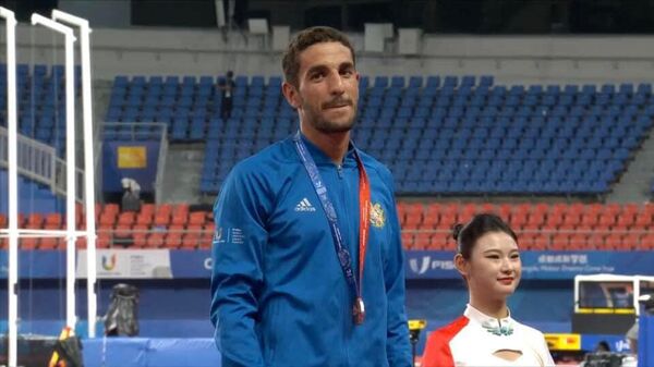Бегун Ерванд Мкртчян занял 3-е место, удостоившись бронзовой медали на дистанции 1500 метров на XXXI Всемирных летних студенческих играх в Чэнду (3 августа 2023). Китай - Sputnik Армения