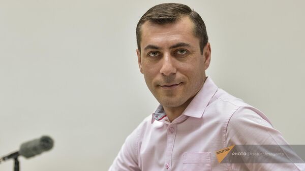 Заместителя директора Центра гидрометеорологии и мониторинга Гагик Суренян на пресс-конференции по теме прогнозирования погодных условий, повышения температуры воздуха, вопросов пожарной безопасности (4 августа 2023). Еревaн - Sputnik Армения