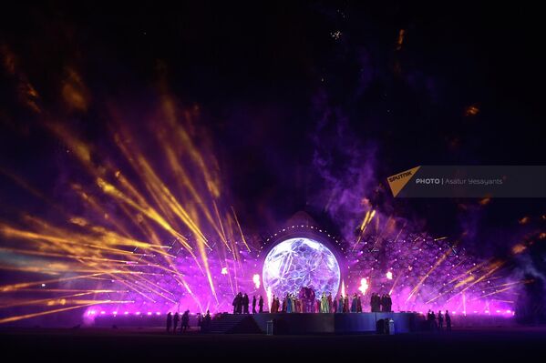 Лазерное шоу на церемонии открытия Панармянских игр - Sputnik Армения