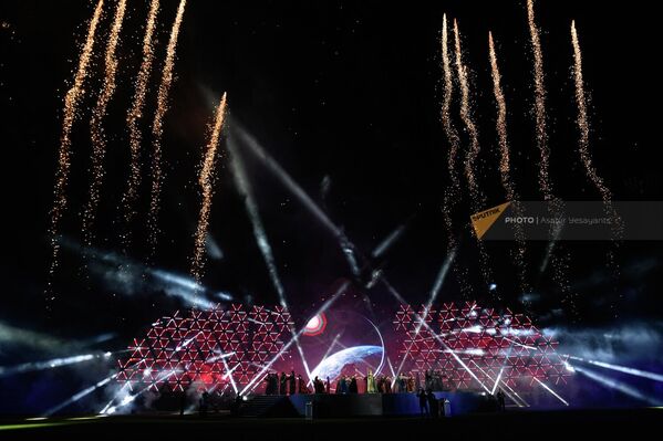 Лазерное шоу на церемонии открытия Панармянских игр в Гюмри - Sputnik Армения