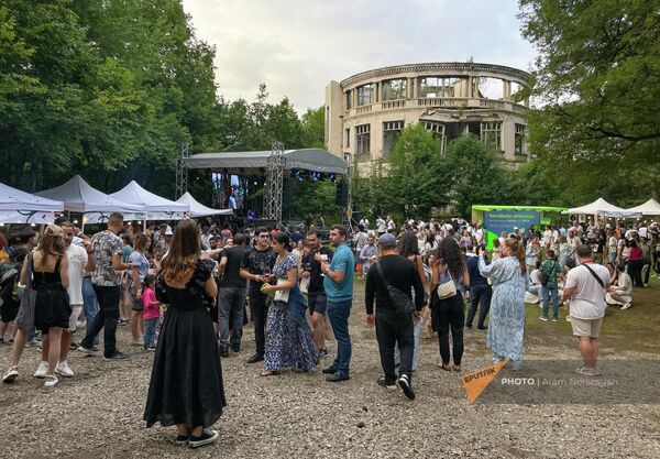 Винный фестиваль в Дилижане, на территории виллы Агаси Ханджяна - Sputnik Армения