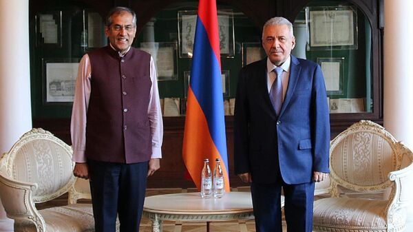 Встреча послов Армении и Индии в России Вагаршака Арутюняна и Павана Капура (4 августа 2023). Москвa - Sputnik Армения