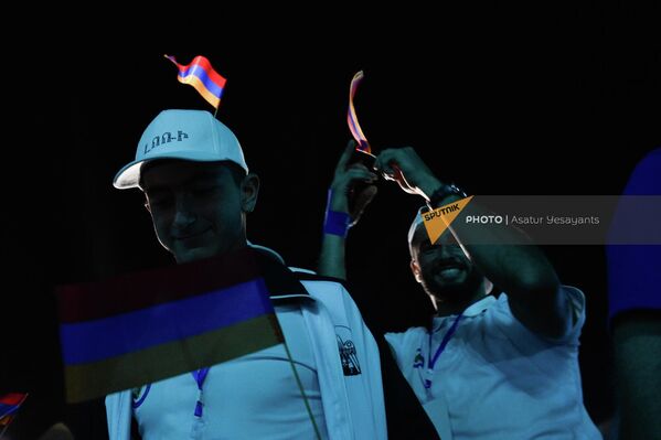 Делегация спортсменов из Лори на церемонии открытия Панармянских игр  - Sputnik Армения