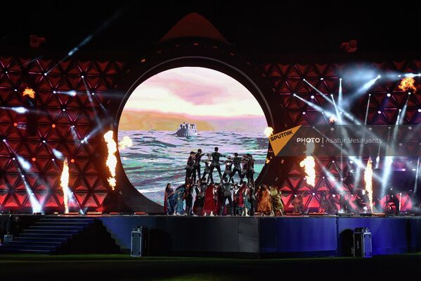 Красочное шоу на церемонии открытия Панармянских игр (5 августа 2023). Гюмри - Sputnik Армения