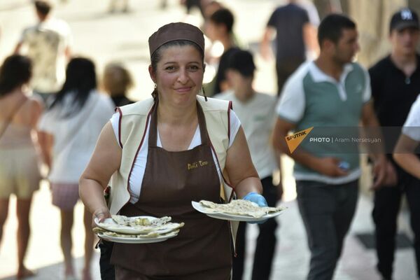 Национальная еда обоих народов на втором фестивале армяно-иранской кухни в Сисиане - Sputnik Армения