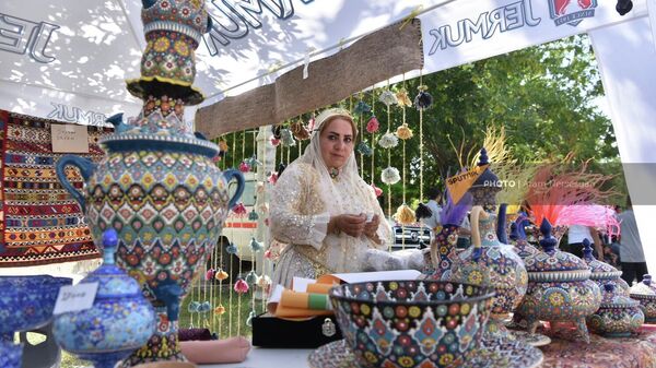 Иранские сувениры на втором фестивале армяно-иранской кухни в Сисиане - Sputnik Արմենիա