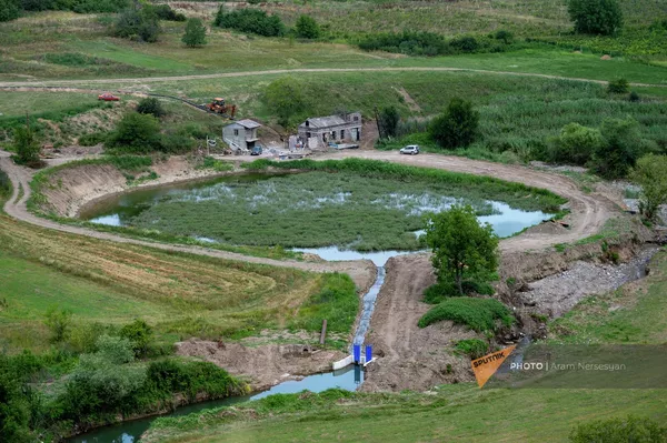 Искусственный водоем у Галинджакарской крепости Тавушской области Искусственный водоем у Галинджакарской крепости Тавушской области - Sputnik Армения