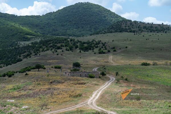 Часовня села Бердаван с территории Галинджакарской крепости Тавушской области - Sputnik Армения