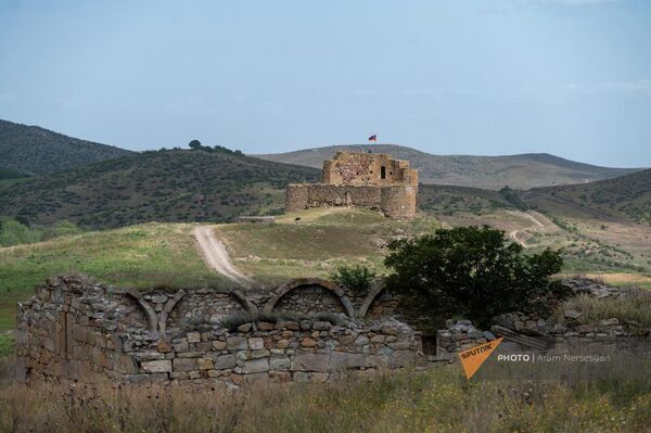 Галинджакарская крепость с территории часовни села Бердаван Тавушской области - Sputnik Армения