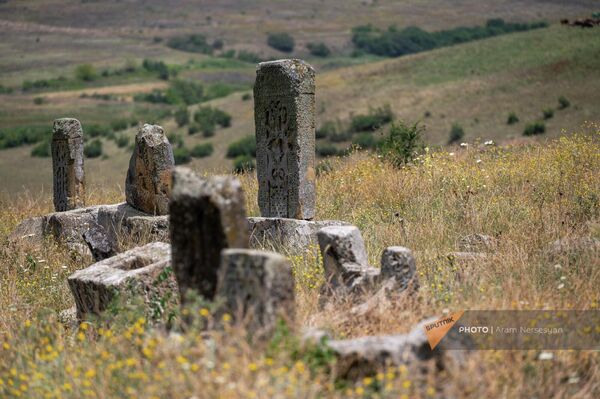 Кладбище у часовни села Бердаван Тавушской области - Sputnik Армения