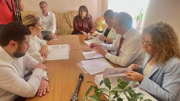 Партия Страна для жизни представила в Центральную избирательную комиссию свой список из 129 кандидатов на выборах в Совет старейшин Еревана - Sputnik Армения