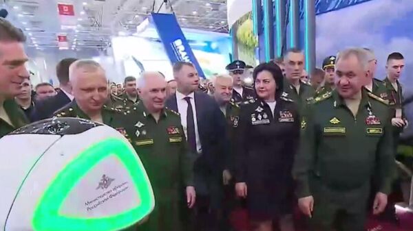 Ալյոշա ռոբոտը «Բանակ-2023» համաժողովում ողջունել է Սերգեյ Շոյգուին - Sputnik Արմենիա