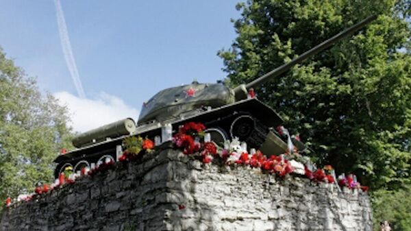 2022 թվականի օգոստոսի 16-ին Էստոնիայի իշխանությունները Նարվայում ապամոնտաժեցին T-34 տանկի հուշարձանը - Sputnik Արմենիա