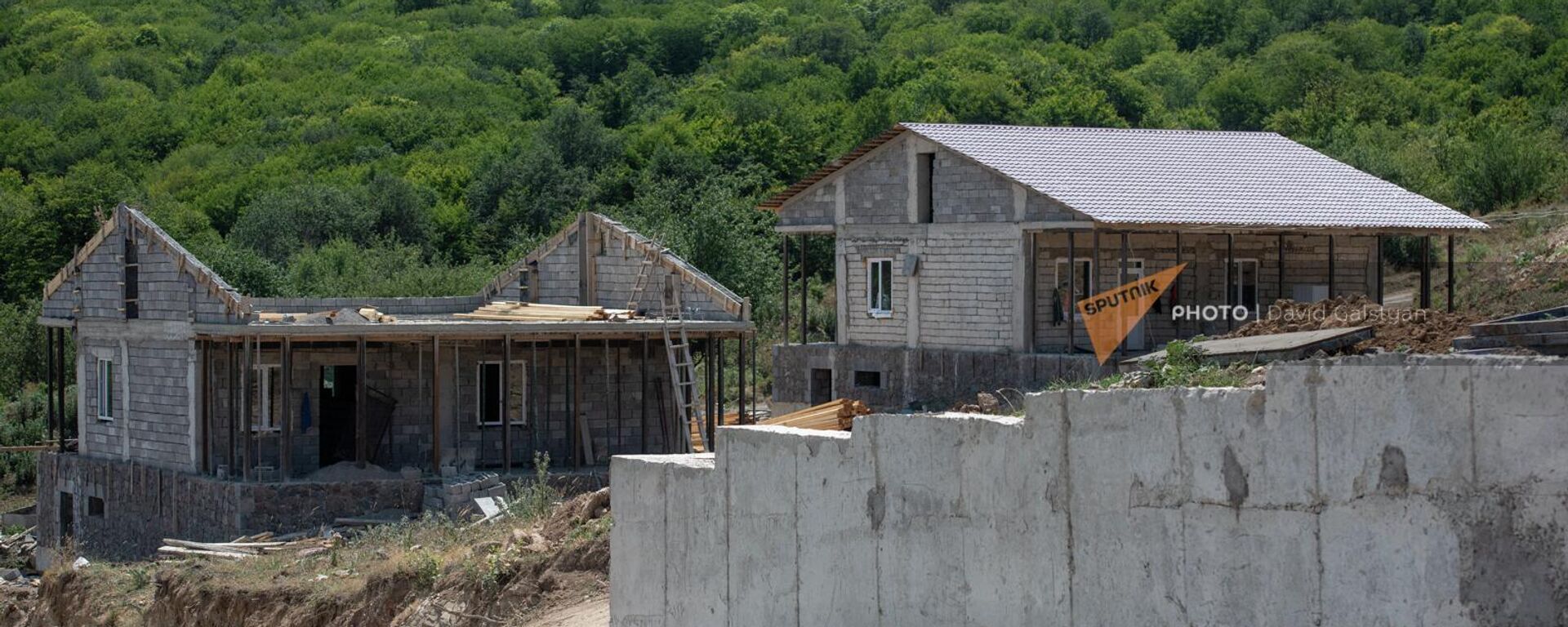 Строящиеся дома в новом квартале села Шурнух, Сюникская область - Sputnik Армения, 1920, 07.03.2024