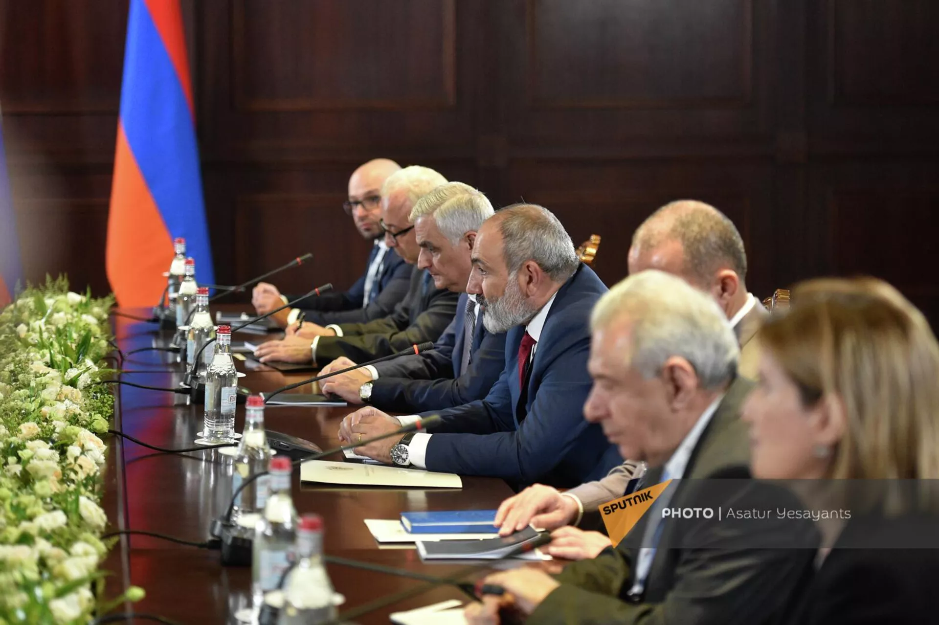 Премьер-министр Армении Никол Пашинян на двусторонней встрече с российским коллегой в рамках заседания глав правительств стран ЕАЭС (24 августа 2023). Цахкадзор, Армения Премьер-министр Армении Никол Пашинян на двусторонней встрече с российским коллегой в рамках заседания глав правительств стран ЕАЭС (24 августа 2023). Цахкадзор, Армения - Sputnik Армения, 1920, 24.08.2023