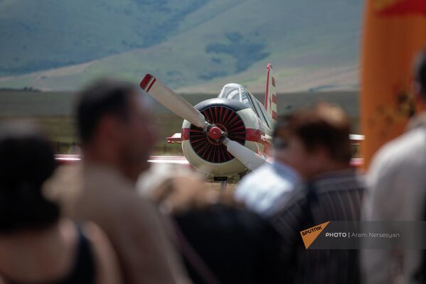 Հյուրերը սպասում են փոքր ինքնաթիռների թռիչքին - Sputnik Արմենիա