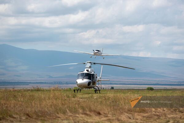 Самолет и вертолет участников авиашоу Air Fest  - Sputnik Армения