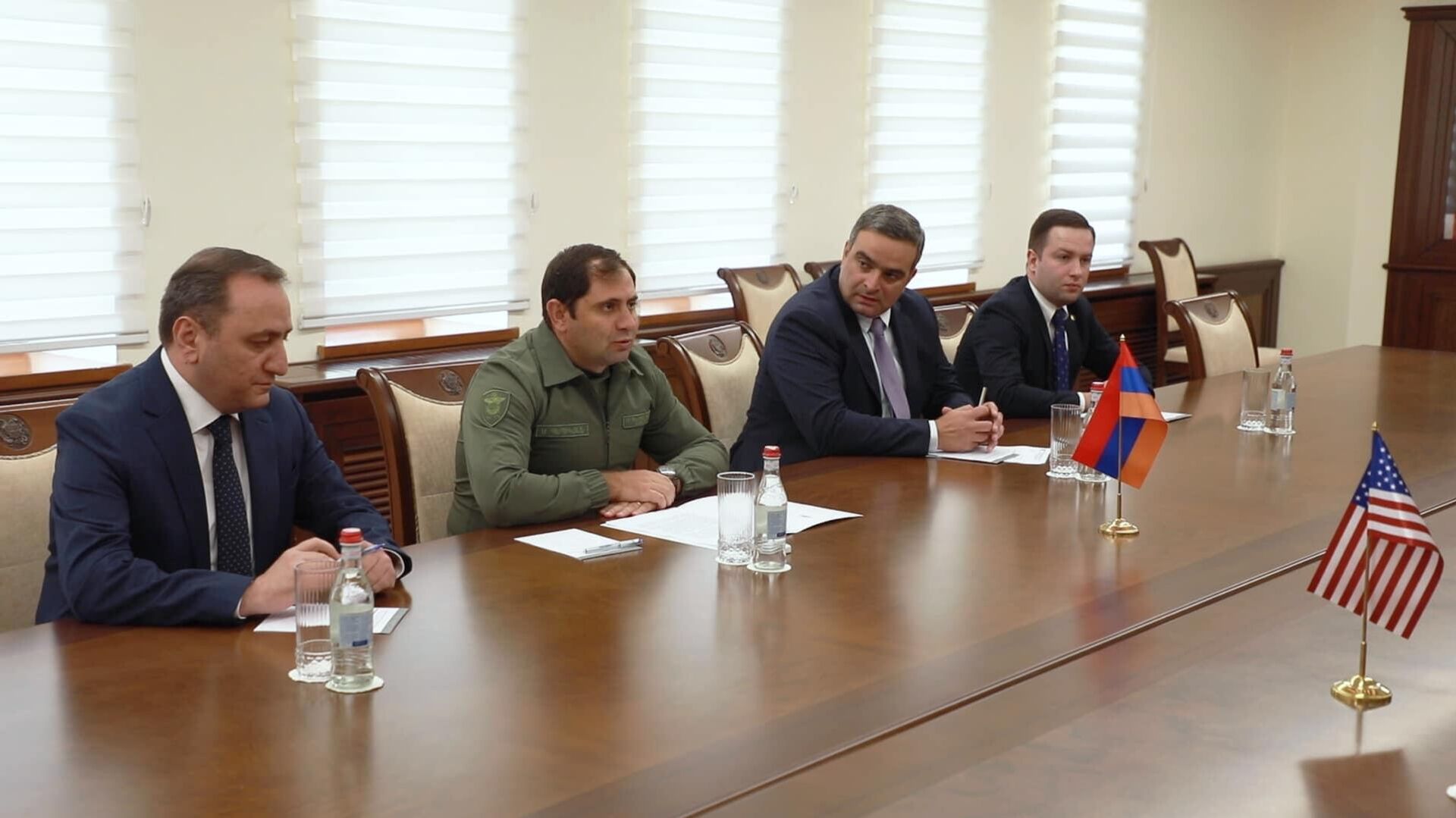 Министр обороны Сурен Папикян принял временного поверенного в делах США в Армении Уильяма (Чипа) Лейтинена и военного атташе полковника Кевина Стила (29 августа 2023). Еревaн - Sputnik Արմենիա, 1920, 29.08.2023