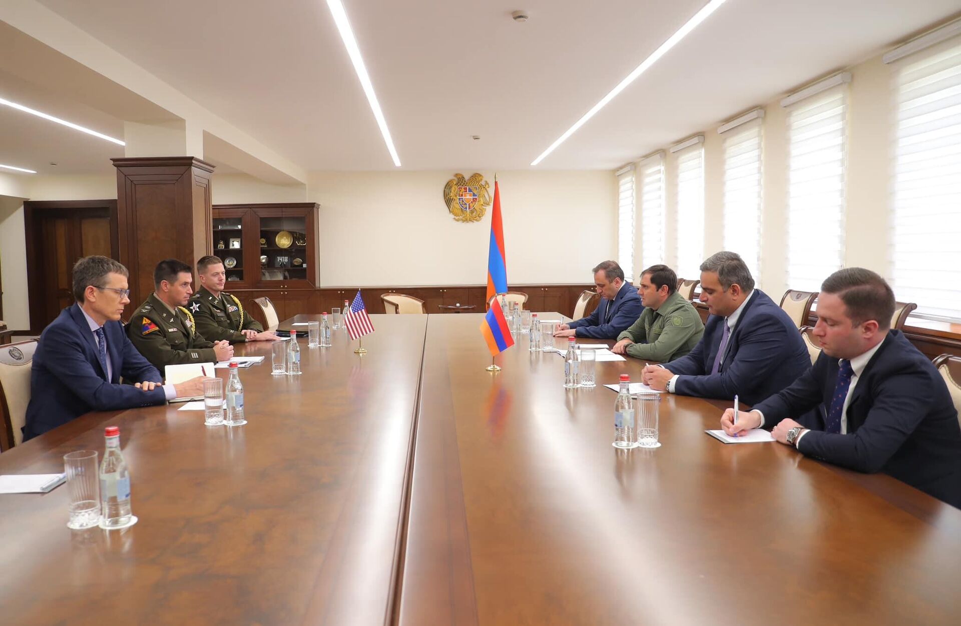 Министр обороны Сурен Папикян принял временного поверенного в делах США в Армении Уильяма (Чипа) Лейтинена и военного атташе полковника Кевина Стила (29 августа 2023). Еревaн - Sputnik Արմենիա, 1920, 29.08.2023