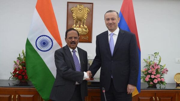Секретарь Совбеза Армен Григорян в ходе рабочего визита в Индию встретился с советником премьер-министра Индии по национальной безопасности Аджитом Довалем (29 августа 2023). Дели - Sputnik Армения