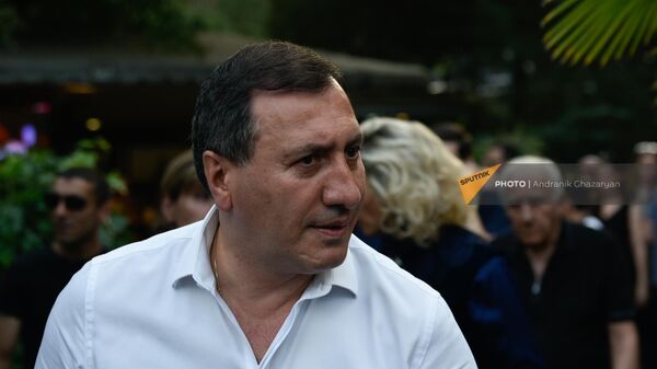 Тигран Арзаканцян во время народного митинга За Арцах и Армению (2 сентября 2023). Еревaн - Sputnik Армения