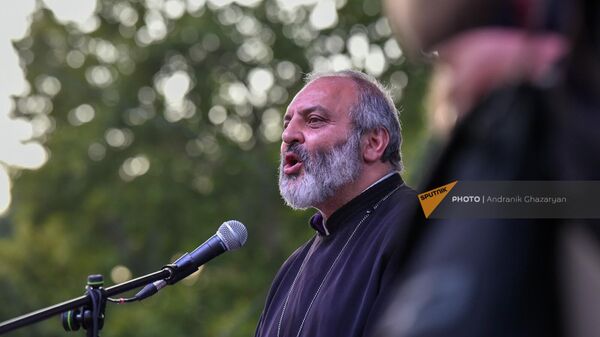Баграт Галстанян во время народного митинга За Арцах и Армению (2 сентября 2023). Еревaн - Sputnik Армения