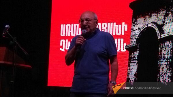 Вазген Манукян во время народного митинга За Арцах и Армению (2 сентября 2023). Еревaн - Sputnik Армения