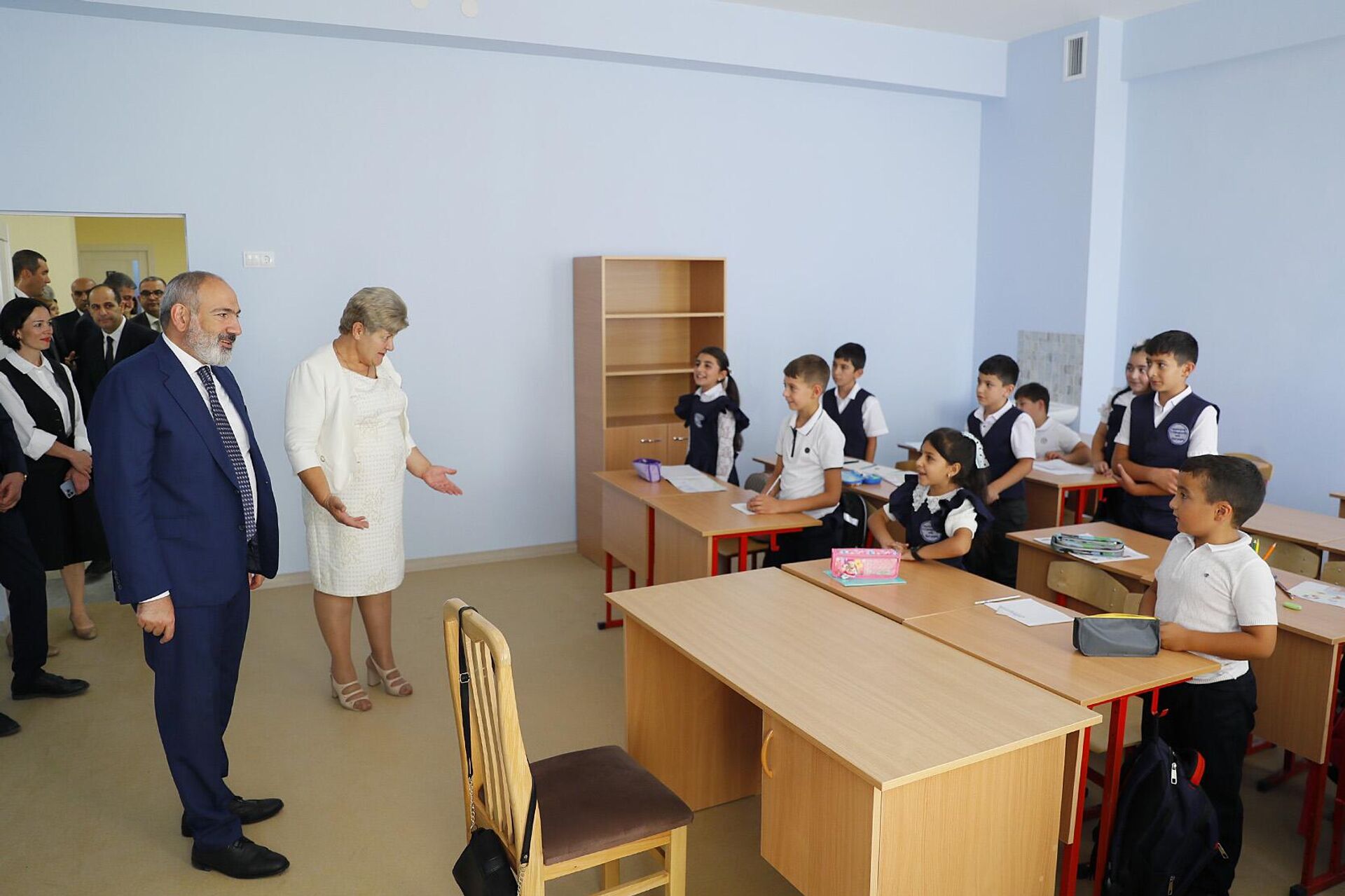 Премьер-министр Никол Пашинян посетил школы-новостройки в Ереване и областях - Sputnik Армения, 1920, 04.09.2023