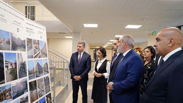 Премьер-министр Никол Пашинян посетил школы-новостройки в Ереване и областях - Sputnik Армения