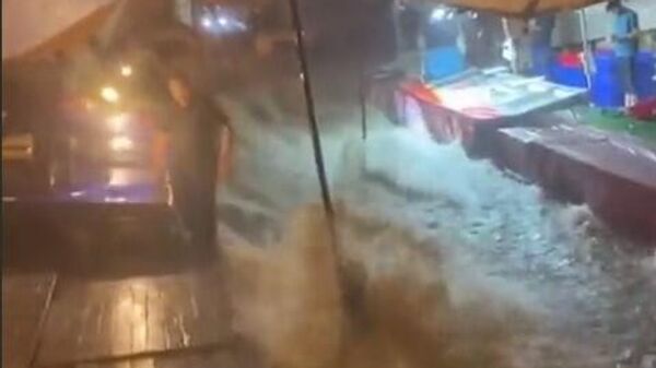 В Турции произошло сильное наводнение, два человека погибли, еще 31 пострадал - Sputnik Армения