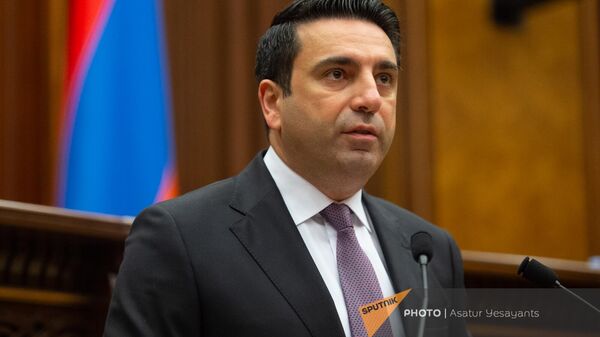 Председатель Национального собрания Армении Ален Симонян во время очередного заседания НС (11 сентября 2023). Еревaн - Sputnik Армения