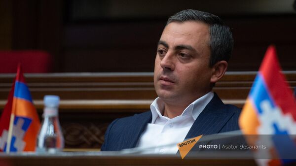 Депутат от оппозиционного блока Честь имею Ишхан Сагателян во время очередного заседания Национального собрания Армении (11 сентября 2023). Еревaн - Sputnik Армения