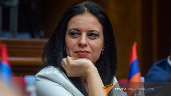 Депутат от оппозиционного блока Айастан Арегназ Манукян во время очередного заседания Национального собрания Армении (11 сентября 2023). Еревaн - Sputnik Армения