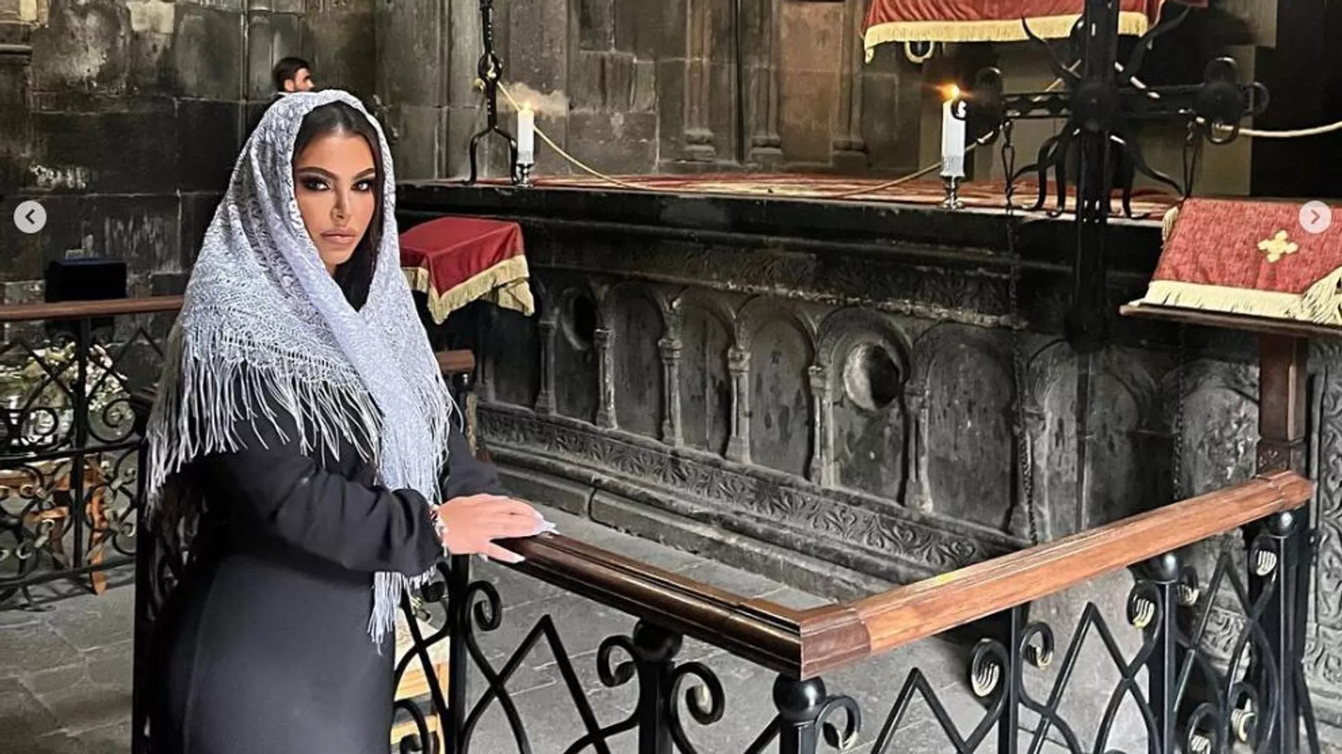 Стилист-визажист Груш Ачемян выложила в соцсети фотографии из Гегарда