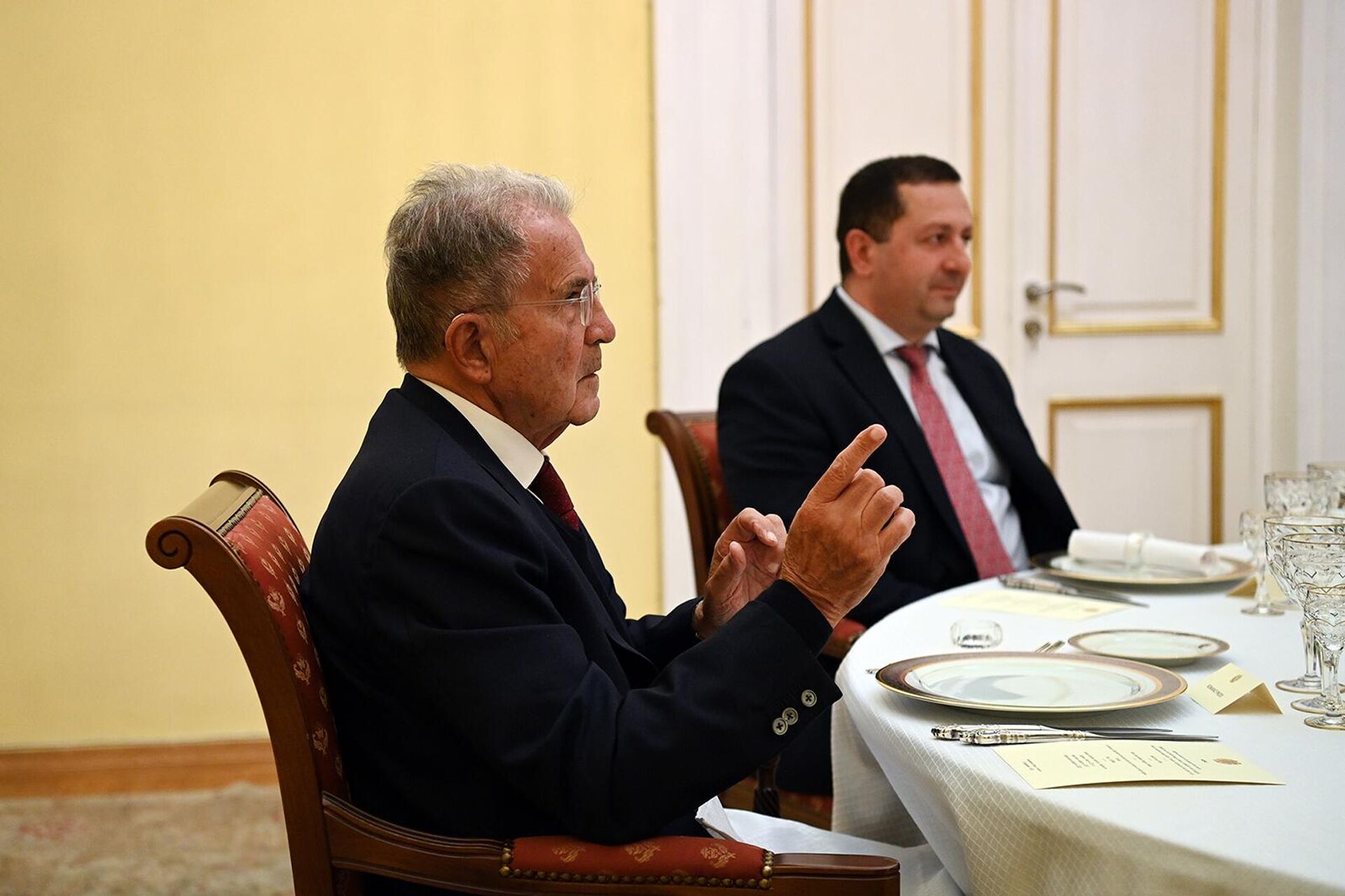 Президент Ваагн Хачатурян провел рабочий ужин с экс-премьером Италии, экс-председателем Европейской Комиссии ЕС Романо Проди (12 сентября 2023). Еревaн - Sputnik Армения, 1920, 13.09.2023