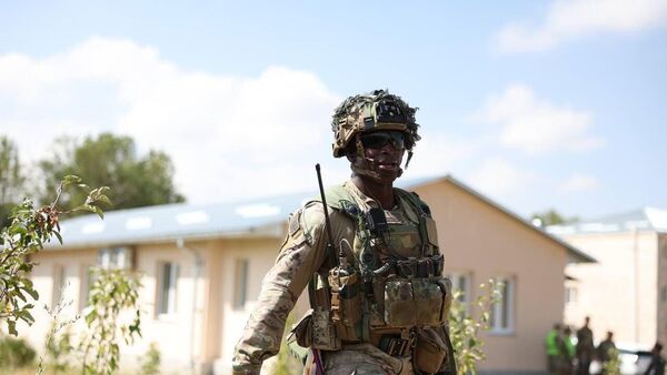 Министр обороны РА Сурен Папикян вместе с послом США Кристиной Куинн, первым замминистра обороны, начальником ГШ ВС РА генерал-майором Эдвардом Асряном, генералами Патриком Эллисом и Грегори Андерсоном и аккредитованными в Армении иностранными военными атташе и представителями, рассмотрел ход армяно-американских учений Eagle Partner 2023 (15 сентября 2023). Учебный центр Зар  - Sputnik Армения