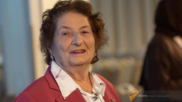 Роза Царукян во время бизнес-форума Армения-ОАЭ (18 сентября 2023). Еревaн - Sputnik Армения