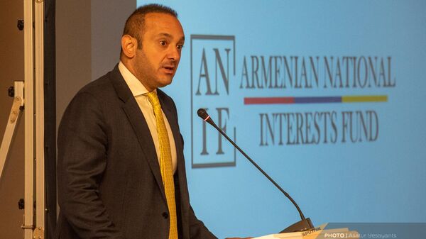 Исполнительный директор Фонда национальных интересов Армении (ANIF) Давид Папазян во время бизнес-форума Армения-ОАЭ (18 сентября 2023). Еревaн - Sputnik Армения
