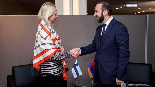 Встреча министров иностранных дел Армении и Финляндии Арарата Мирзояна и Элины Валтонен в рамках 78-й сессии Генеральной Ассамблеи ООН (18 сентября 2023). Нью-Йорк - Sputnik Армения
