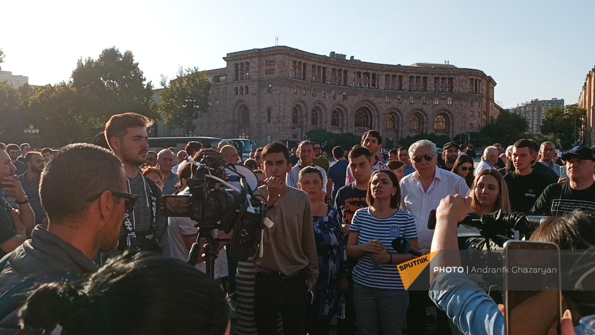 Акция протеста в связи с обострением ситуации в Нагорном Карабахе на площади Республики (19 сентября 2023). Еревaн - Sputnik Армения, 1920, 19.09.2023
