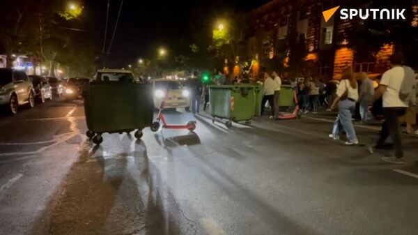 Բողոքի ակցիայի մասնակիցները Երևանի տարբեր փողոցներով երթ են անցկացնում - Sputnik Արմենիա