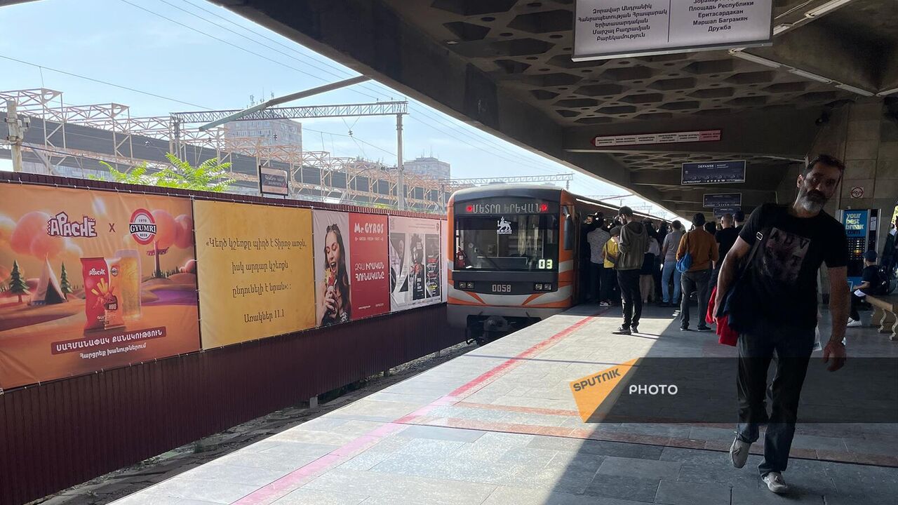 Метро в Ереване работает в особом режиме из-за поломки состава