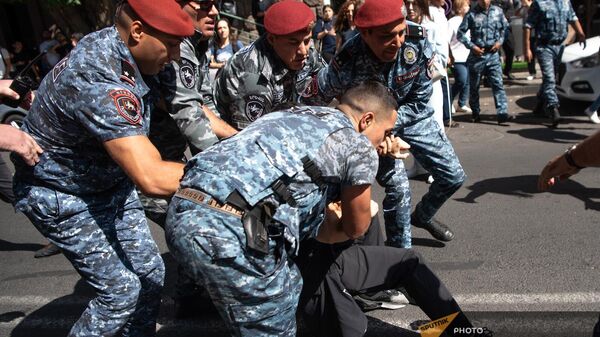 Почти 30 человек подвергнуты приводу с акций протеста в Армении