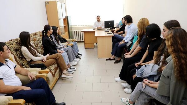 Ուսանողները որպես կամավոր կներգրավվեն ԼՂ–ից տեղահանվածների աջակցության ծրագրերում - Sputnik Արմենիա