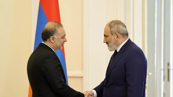 Премьер-министр Никол Пашинян принял Чрезвычайного и Полномочного посла Исламской Республики Иран Мехди Собхани (25 сентября 2023). Еревaн - Sputnik Армения
