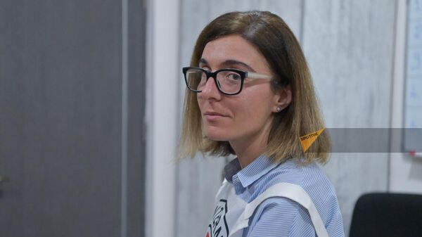 Руководитель программ коммуникации и профилактики Армянского офиса Международного комитета Красного Креста Зара Аматуни в пункте приема беженцев из Карабаха (25 сентября 2023). Горис - Sputnik Армения