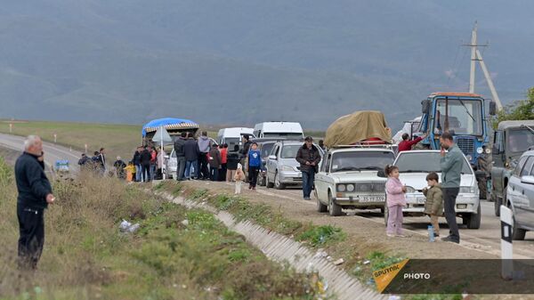 Вынужденные переселенцы из Нагорного Карабаха на территории гуманитарного центра Корнидзора (26 сентября 2023). Сюник - Sputnik Արմենիա