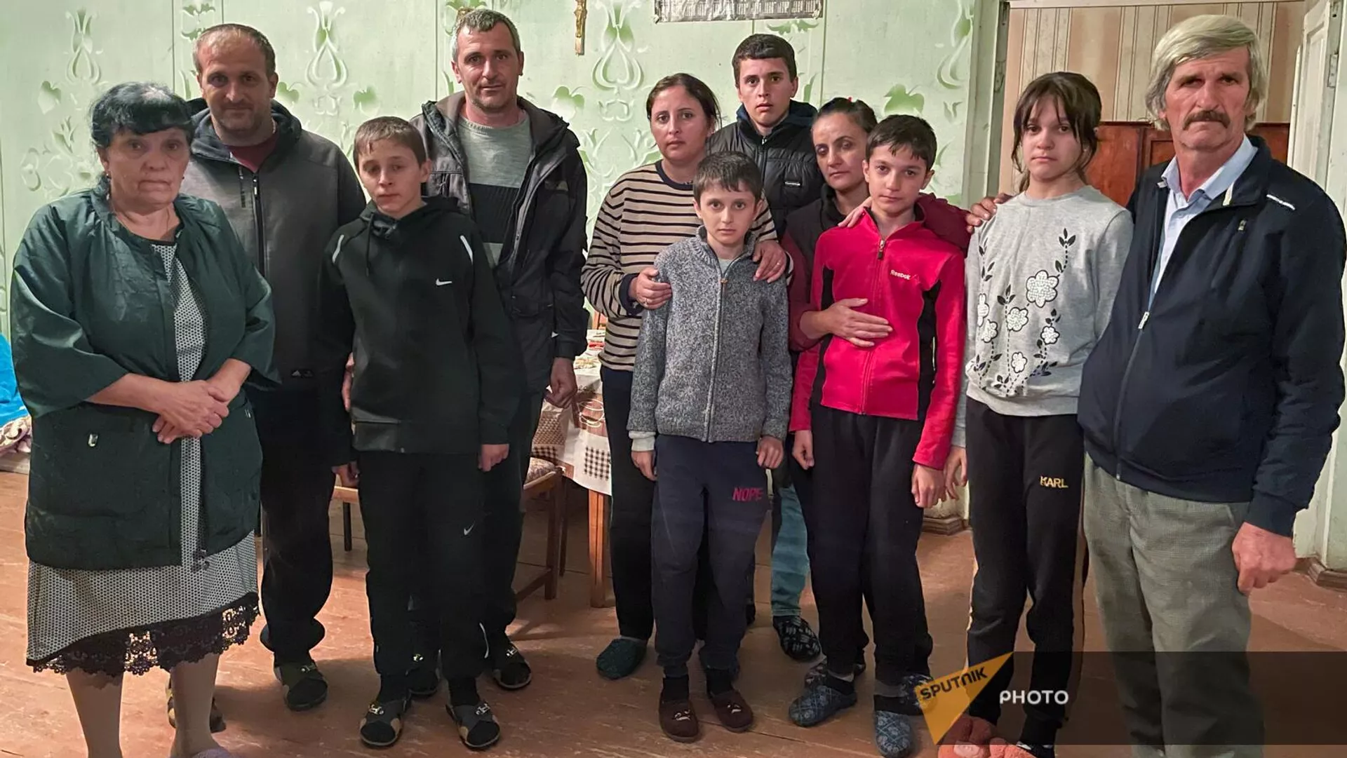 Семья Аванесянов из числа вынужденных переселенцев из Карабаха в Мартуни Семья Аванесянов из числа вынужденных переселенцев из Карабаха в Мартуни - Sputnik Армения, 1920, 01.10.2023