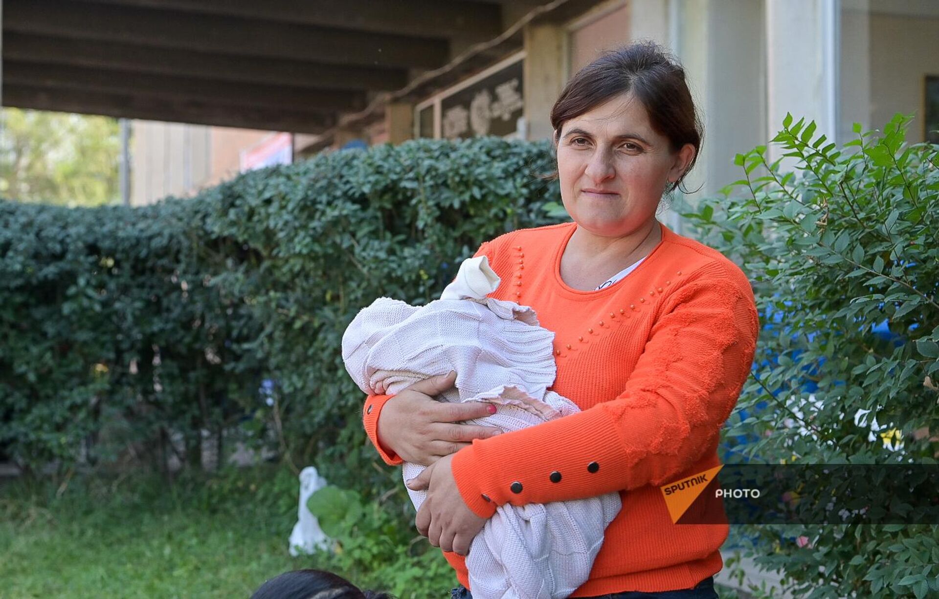 Вынужденная переселенка из Нагорного Карабаха Марина и ее дочь Ева в Вайке - Sputnik Армения, 1920, 30.09.2023